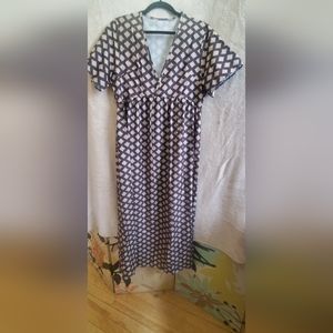 Brown and White Woman's XL Dress with Lattice Design